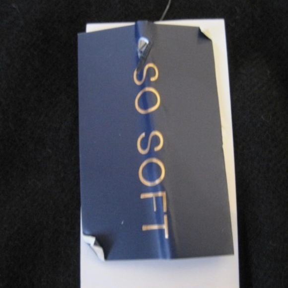 Adrienne Vittadini So Soft Wrap With Fringe - Picture 4 of 8